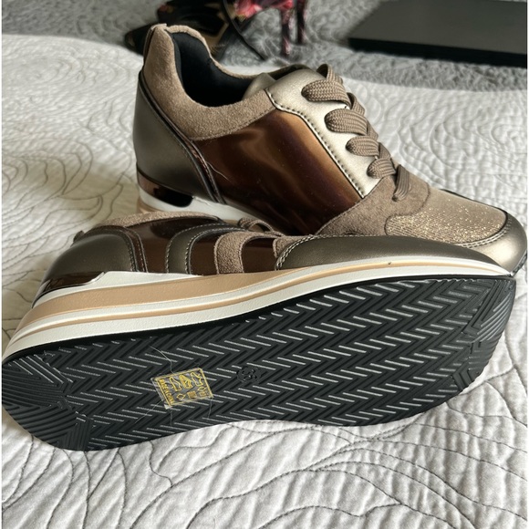 Brand new Laura Biagiotti shoes - Picture 4 of 5